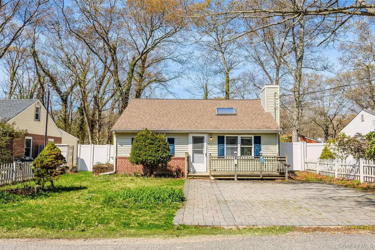 92 Wauwepex Trail, Ridge, NY 11961 - #1