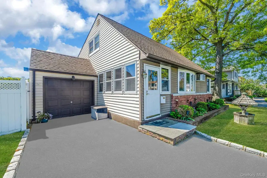 508 Davis Street, North Babylon, NY 11703 - #3