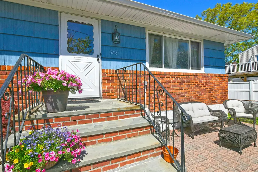 2418 Riverside Avenue, Seaford, NY 11783 - #3