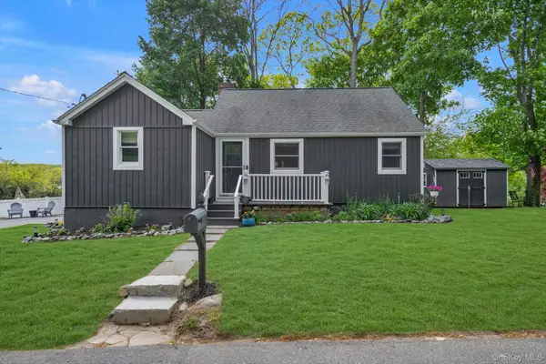 7 Pierson Place, South Huntington, NY 11746