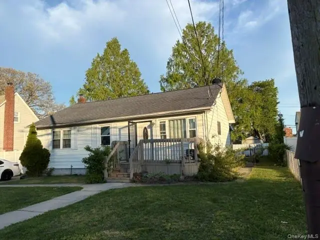 811 9th Street, West Babylon, NY 11704 - #1