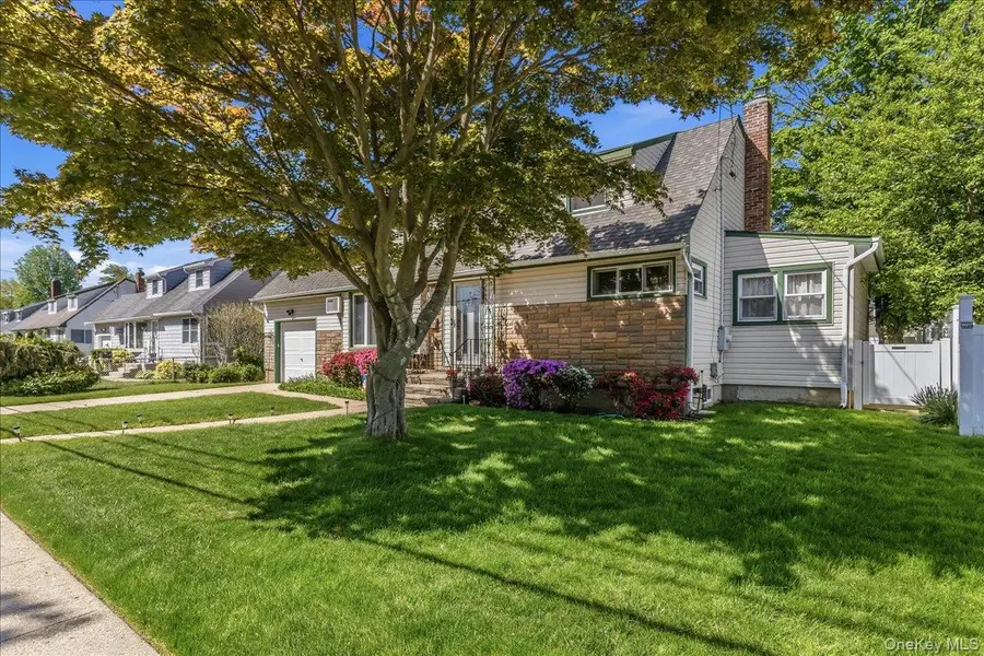 28 Linwood Place, Massapequa Park, NY 11762 - #3