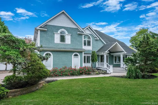 6 Robert Court, Center Moriches, NY 11934