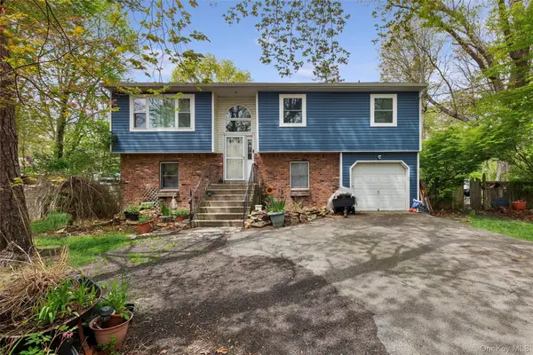 64 Giant Oak Road, Ridge, NY 11961