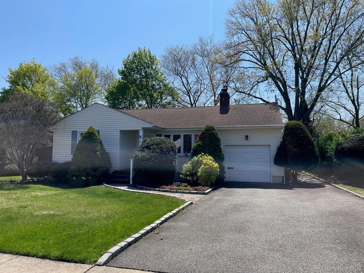 20 Gainsboro Lane, Syosset, NY 11791 - #1