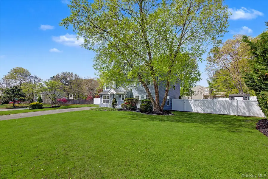 6 Lyons Lane, Coram, NY 11727 - #3