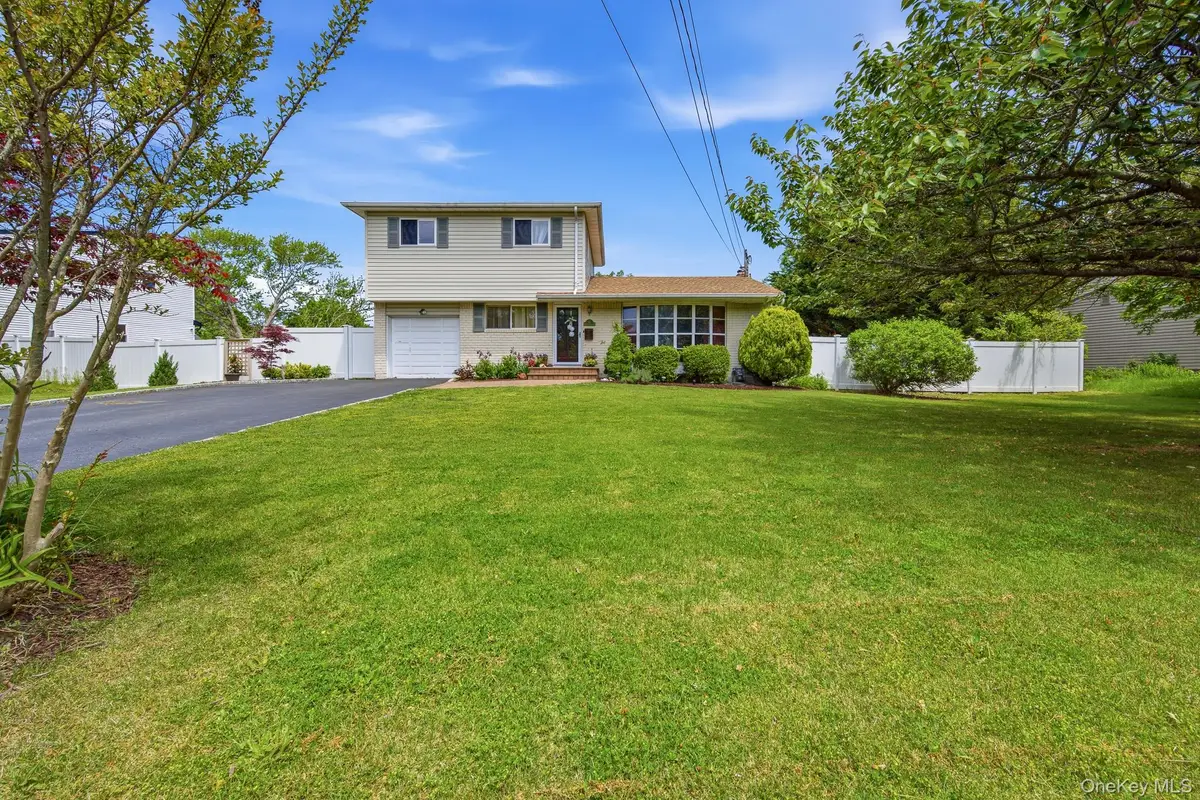 Riverdale 23, Oakdale, NY 11769 - #1
