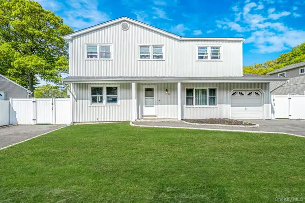 1532 Gogel Street, Holbrook, NY 11741