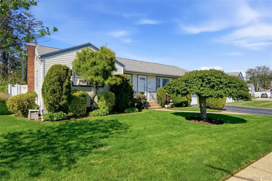 3 Lenore Avenue, Hicksville, NY 11801 - #2