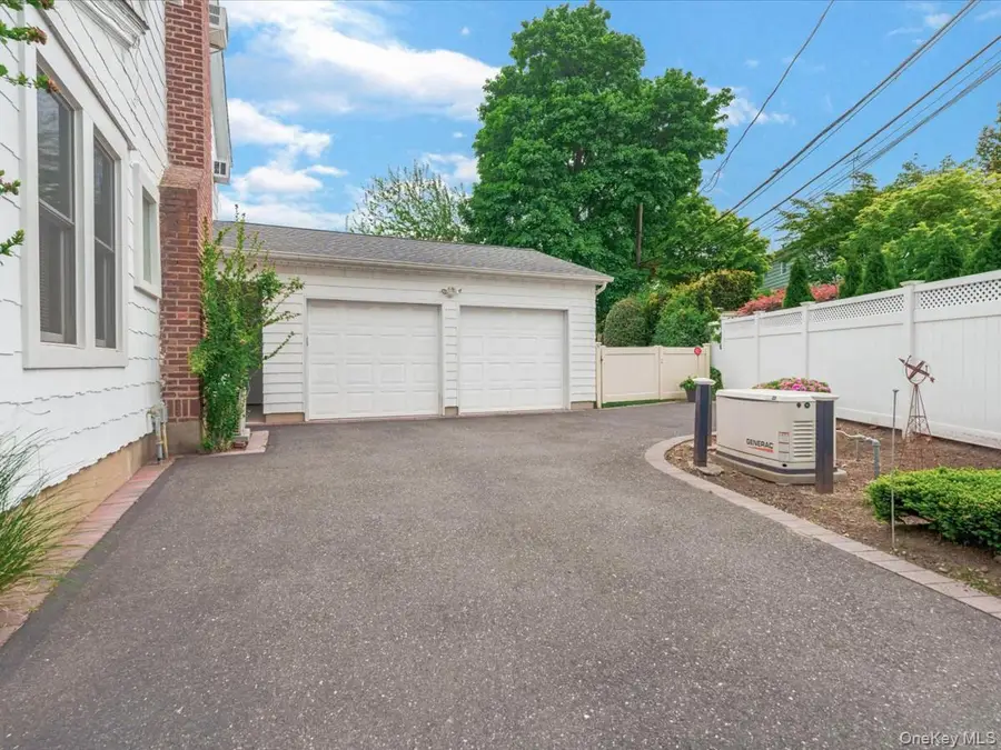 47-11 Belmont Road, Great Neck, NY 11020 - #3