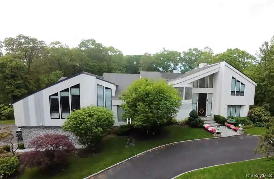 80 Tall Oak Crescent, Syosset, NY 11791 - #2