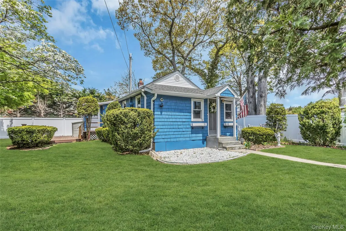 71 Paprocki Avenue, West Islip, NY 11795 - #1