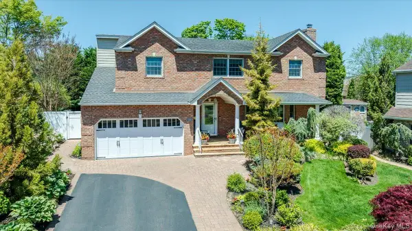 2539 Bradley Court, Merrick, NY 11566