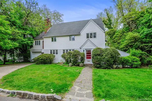 27 Ridge Drive E, Great Neck, NY 11021