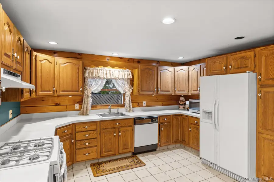 25 Albany Street, Deer Park, NY 11729 - #3