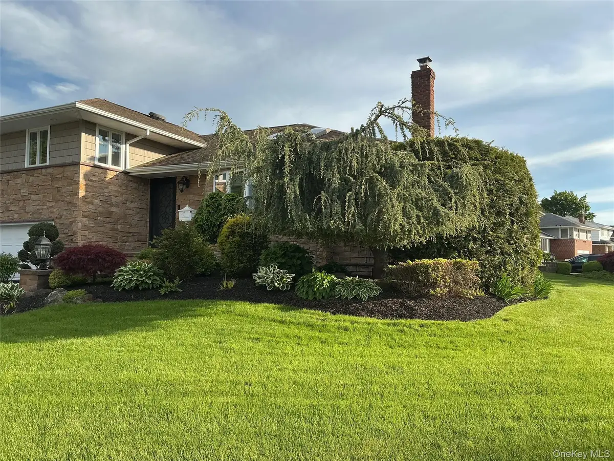 909 Berkshire Drive, Westbury, NY 11590 - #1