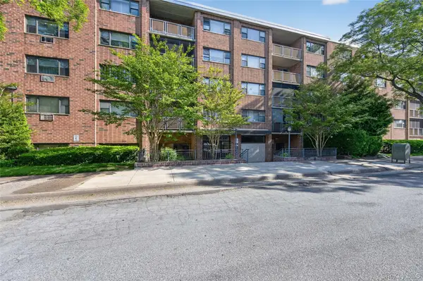 100 Clinton Avenue #2Y, Mineola, NY 11504