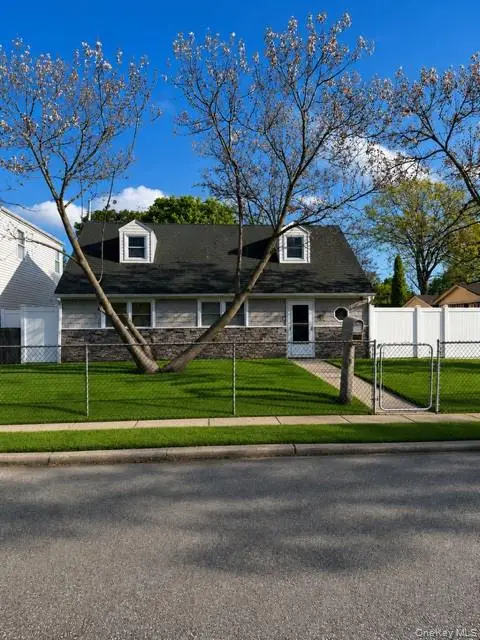 700 Sharon Road, Copiague, NY 11726