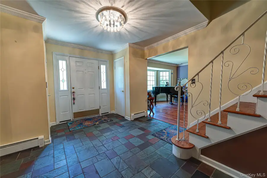 220 Windsor Avenue, Brightwaters, NY 11718 - #2
