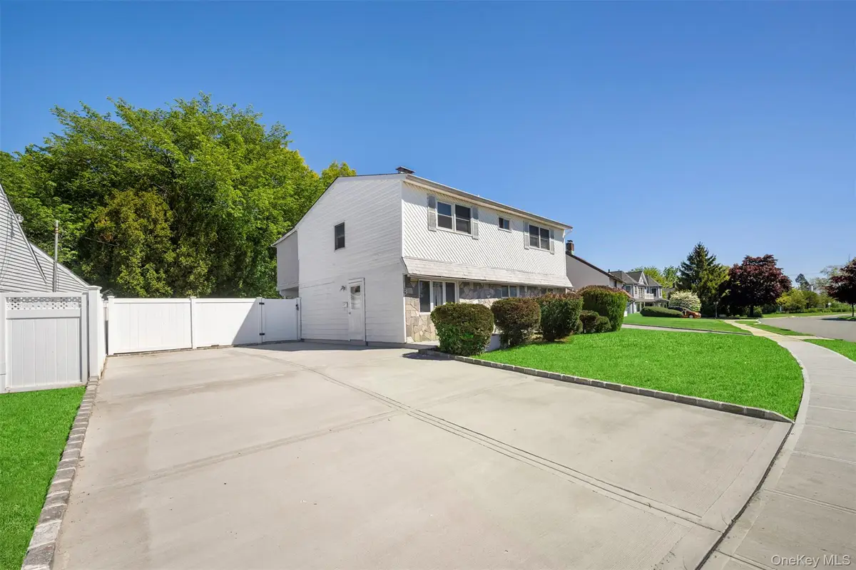 13 Squirrel Lane, Levittown, NY 11756 - #1