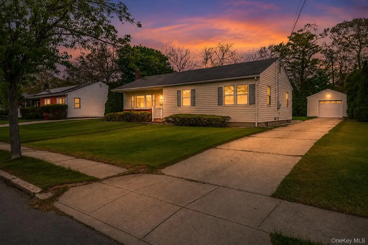 14 George Court, Bellport, NY 11713 - #1