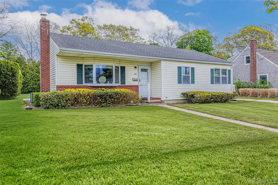 14 George Court, Bellport, NY 11713 - #3