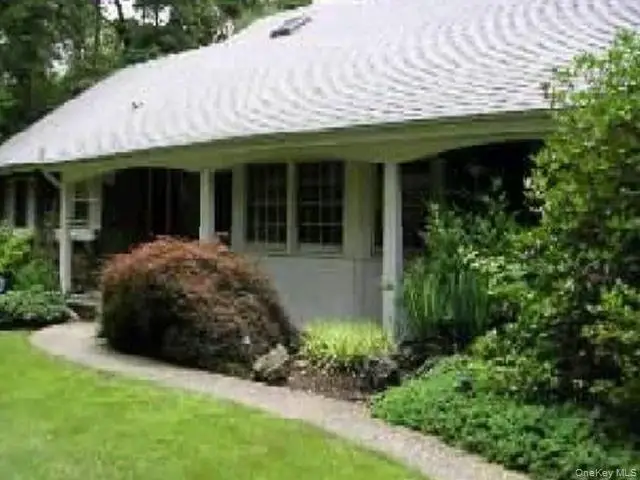 27 Spinning Wheel Lane, Dix Hills, NY 11746 - #1