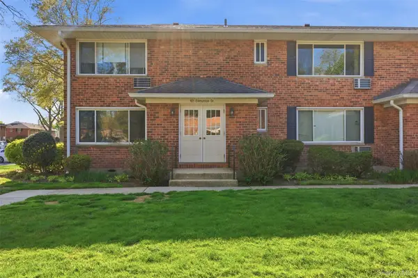 101 Edmunton Drive #G2, North Babylon, NY 11703