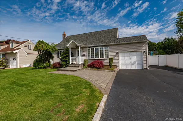 255 N Albany Avenue, Massapequa, NY 11758