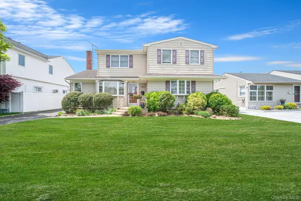 568 Chestnut Lane, East Meadow, NY 11554