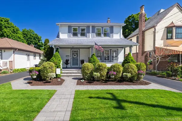 43 Nassau Boulevard, Malverne, NY 11565