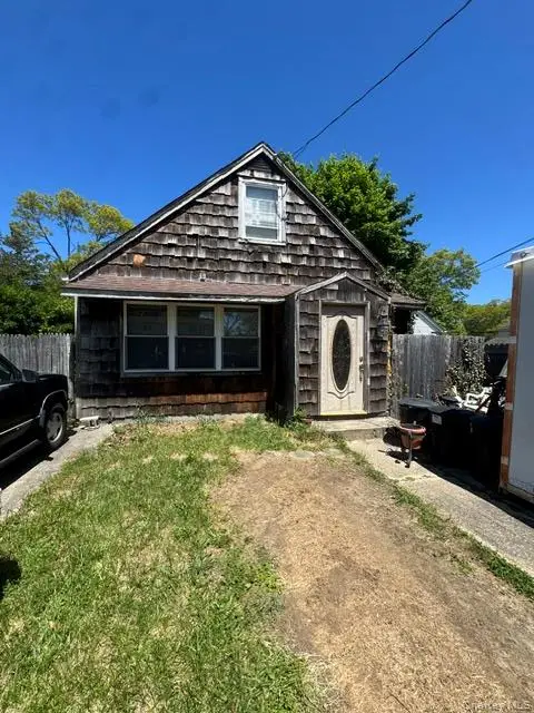 31 3rd Street, Ronkonkoma, NY 11779