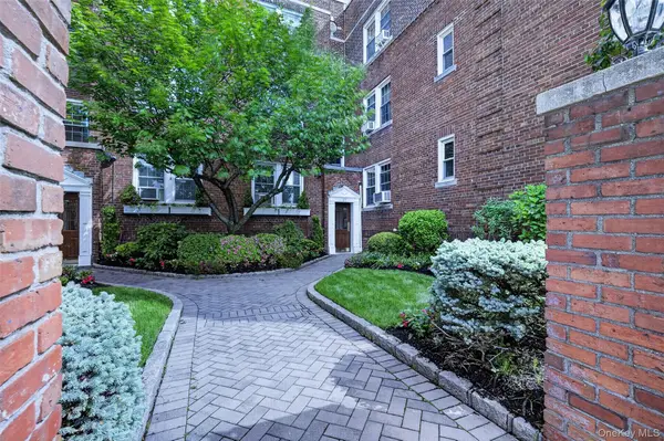 17 Gaynor Avenue #1D, Manhasset, NY 11030