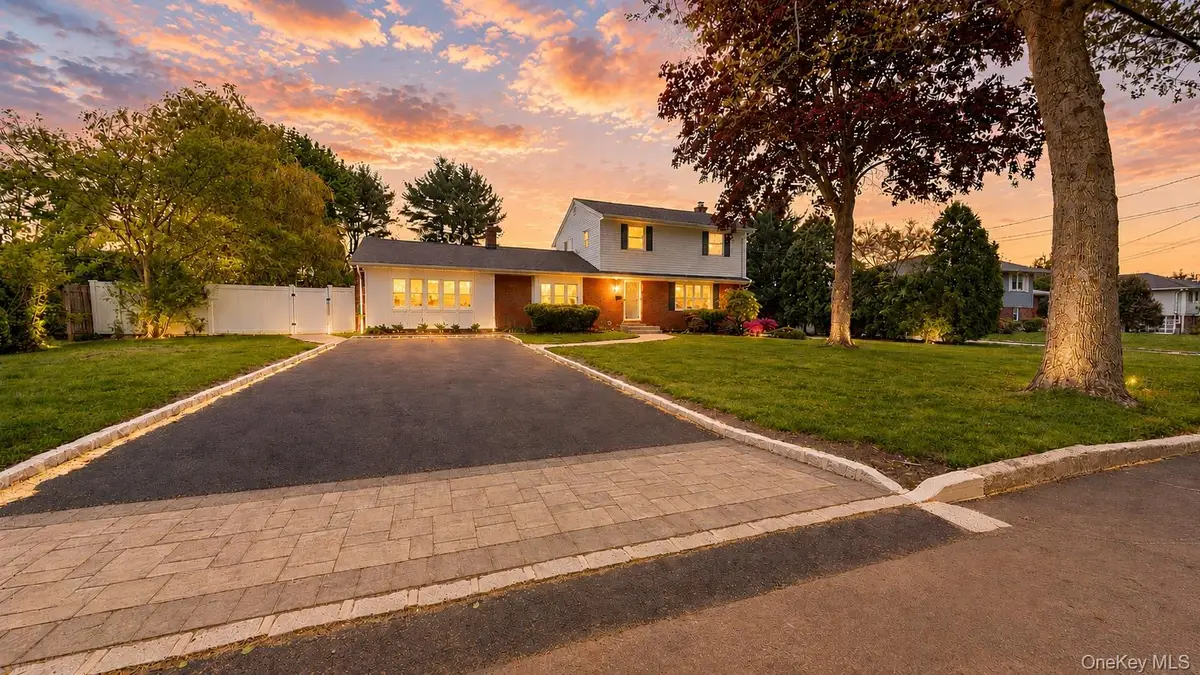 30 Sarina Drive, Commack, NY 11725 - #1