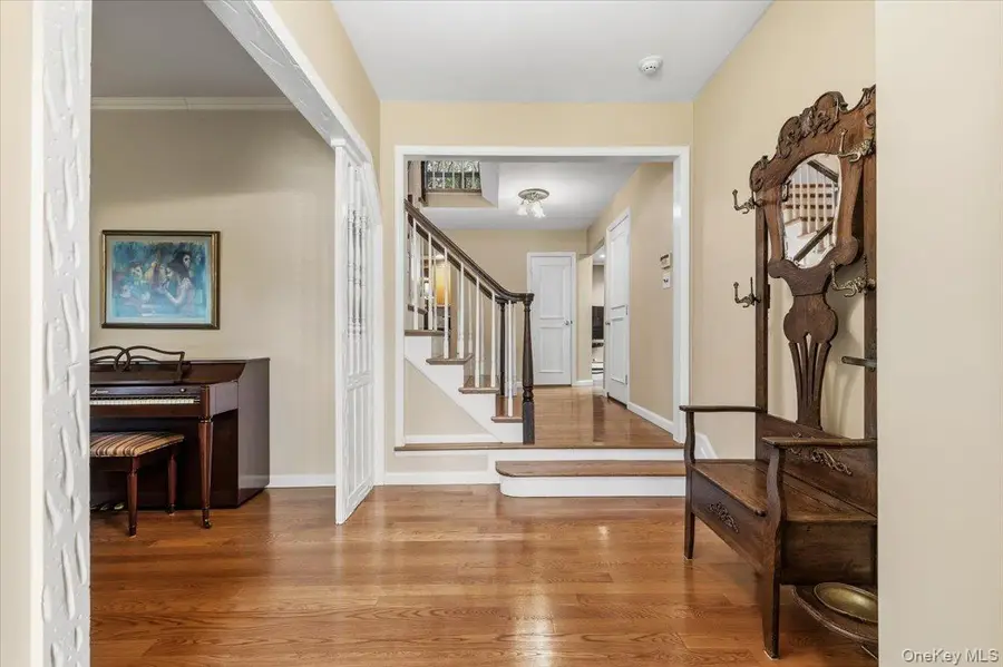 19 Fox Lane, Dix Hills, NY 11746 - #3