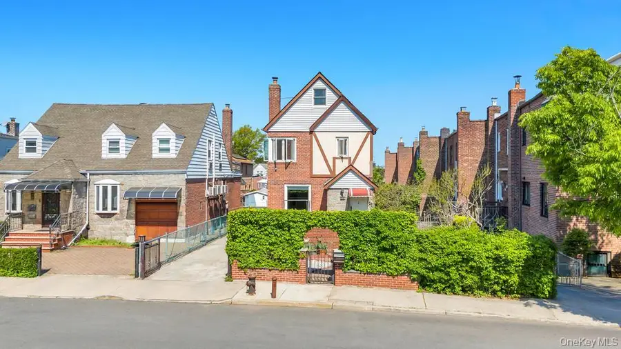 6210 Boelsen Crescent, Rego Park, NY 11374 - #3