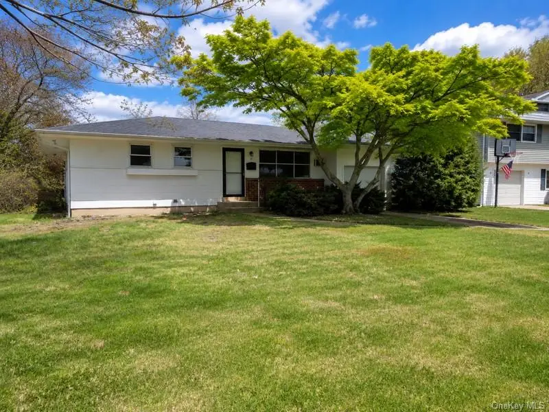 5 Thorpe Lane, East Islip, NY 11730 - #2