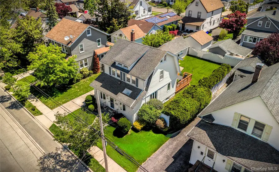 84 Woodlawn Avenue, Valley Stream, NY 11581 - #2