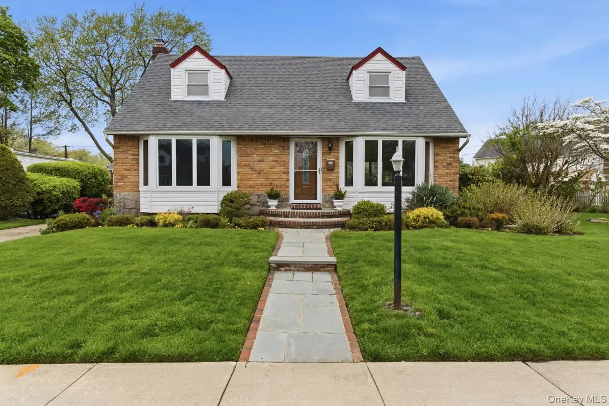 34 Park Circle W, New Hyde Park, NY 11040 - #1