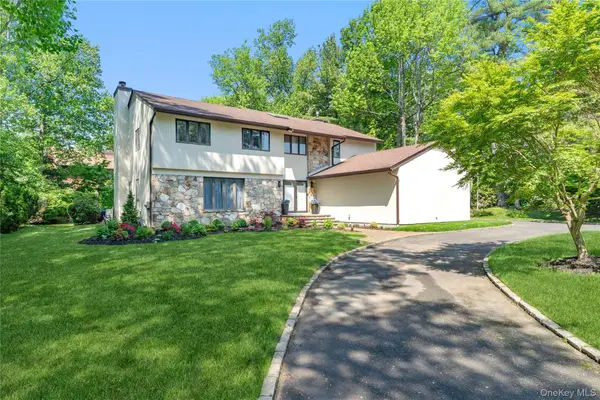 8 Bolton Drive, Manhasset, NY 11030