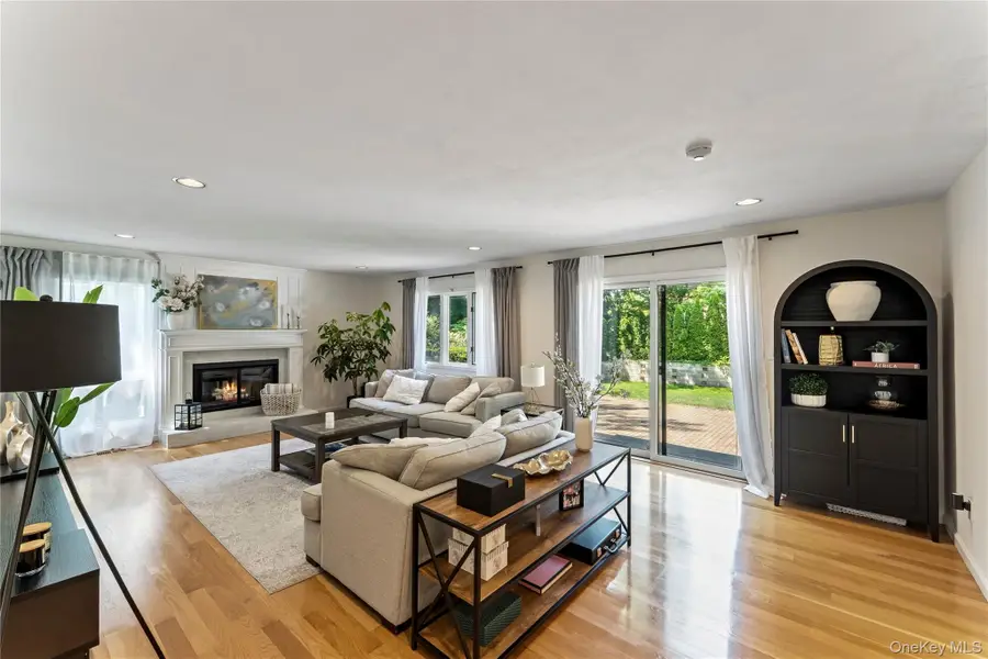 8 Bolton Drive, Manhasset, NY 11030 - #2