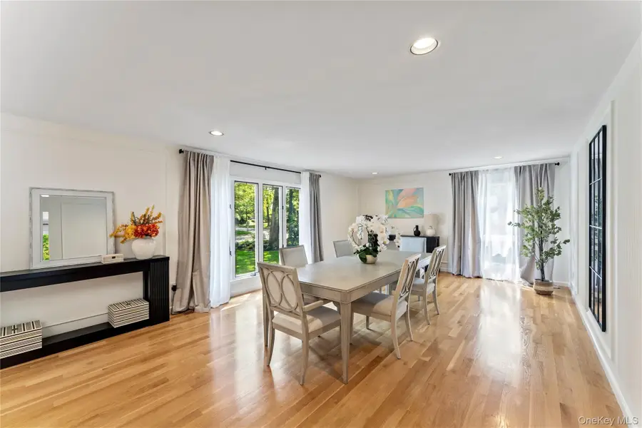 8 Bolton Drive, Manhasset, NY 11030 - #3