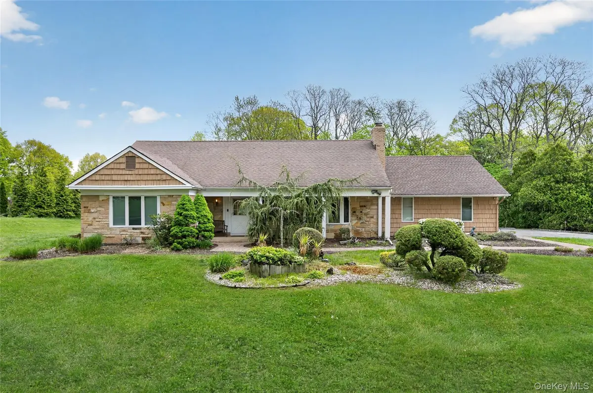 24 Thorngrove Lane, Dix Hills, NY 11746 - #1