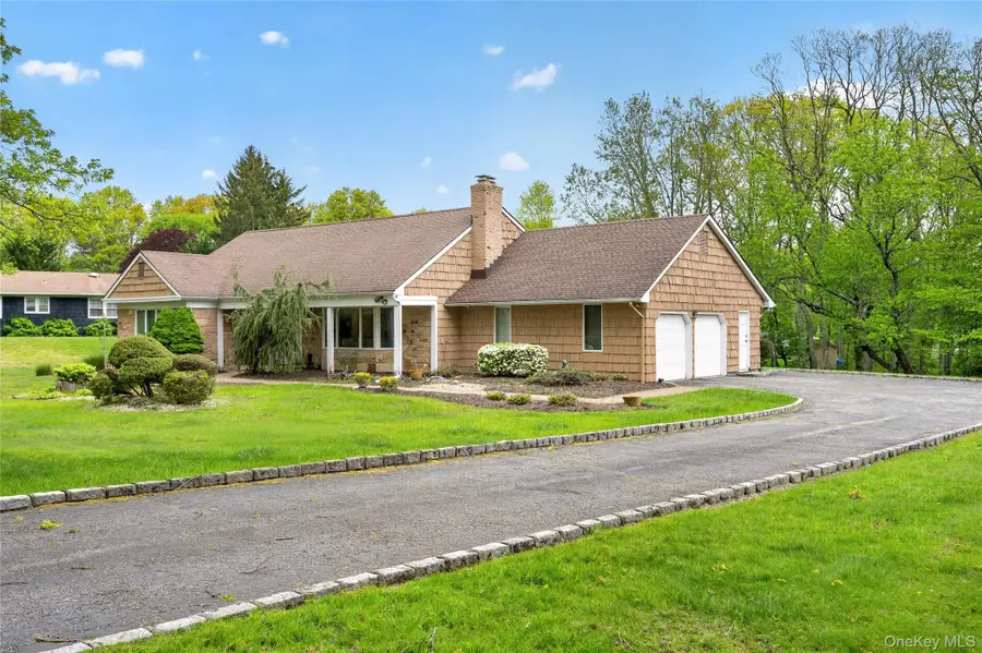 24 Thorngrove Lane, Dix Hills, NY 11746 - #2