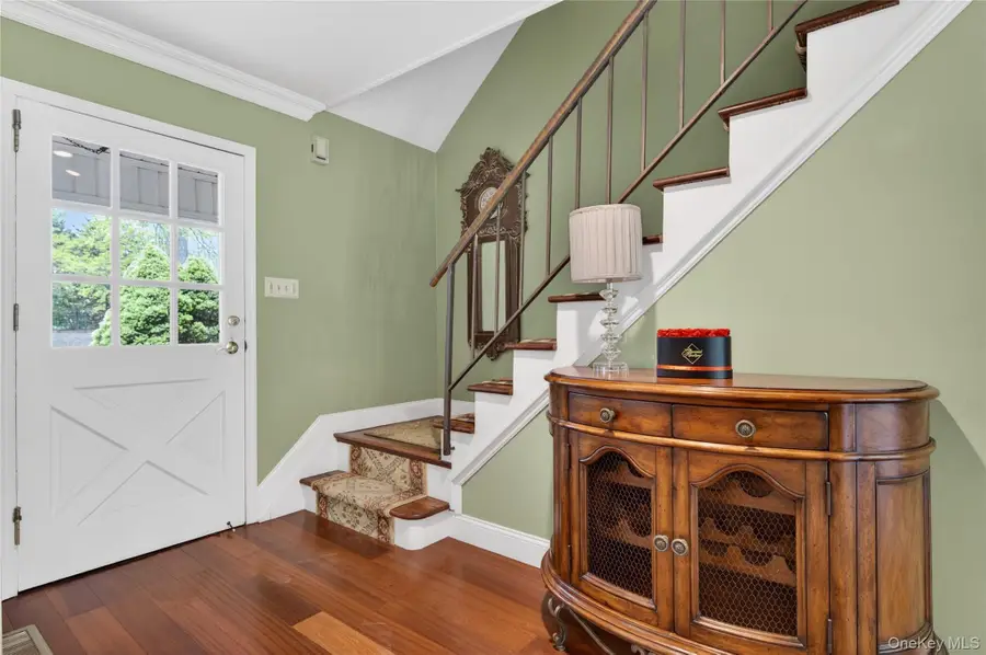 24 Thorngrove Lane, Dix Hills, NY 11746 - #3