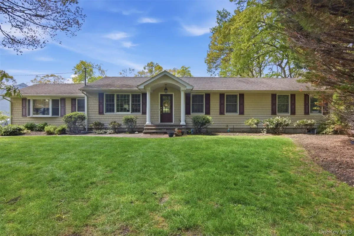 28 King Arthurs Court, Saint James, NY 11780 - #1