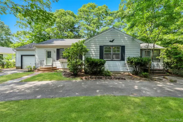 62 Squires Avenue, East Quogue, NY 11942