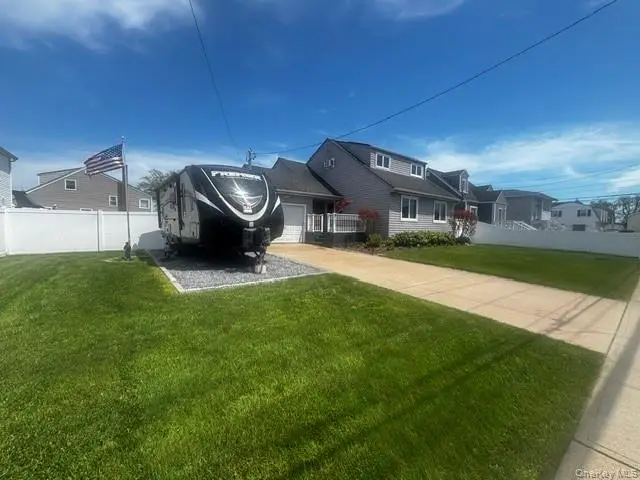 101 Buena Vista Boulevard, Lindenhurst, NY 11757 - #3