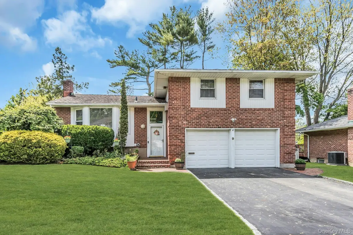 9 Avondale Road, Plainview, NY 11803 - #1