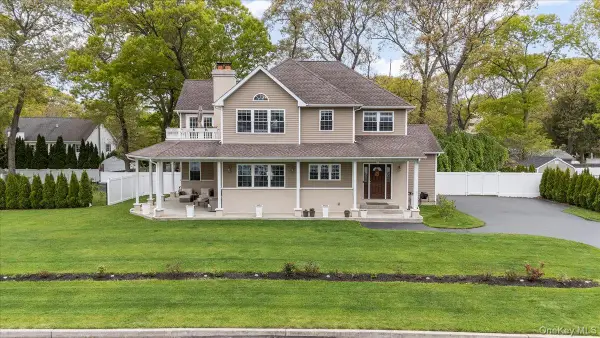 8 Manhattan Avenue, Centereach, NY 11720